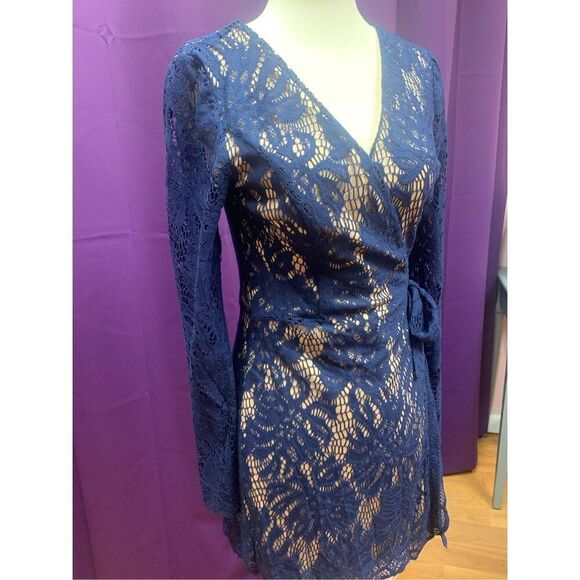 Lilly Pulitzer Womens True Navy Blue Tiki Wrap Lace Romper Small - Picture 4 of 9